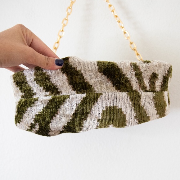 WOLF & WILLA Tiger Silk Pinup Bag - Picture 3 of 6